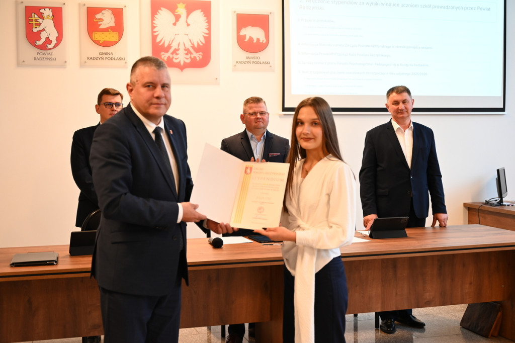 Przyznanie stypendiów uczniom z powiatu