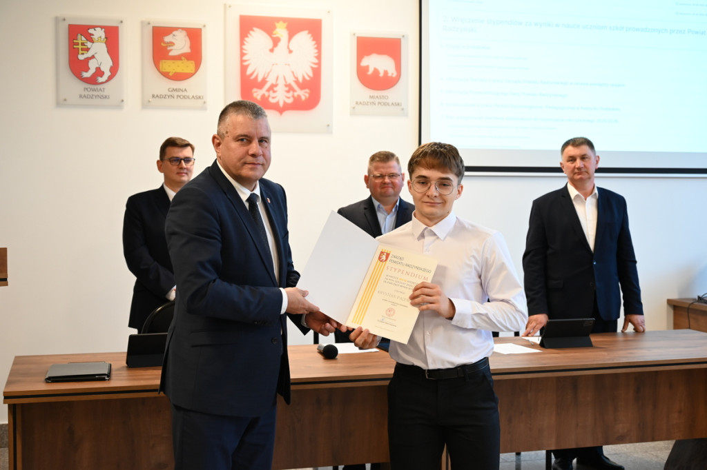 Przyznanie stypendiów uczniom z powiatu