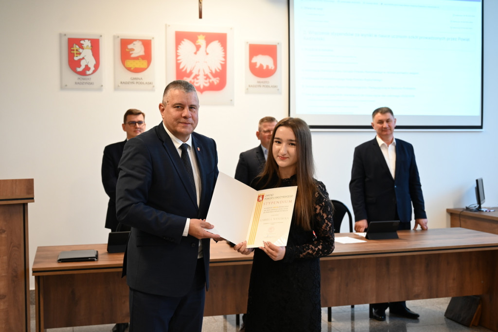 Przyznanie stypendiów uczniom z powiatu