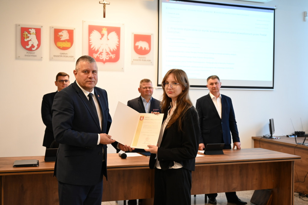 Przyznanie stypendiów uczniom z powiatu