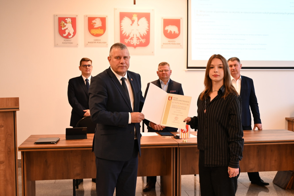 Przyznanie stypendiów uczniom z powiatu