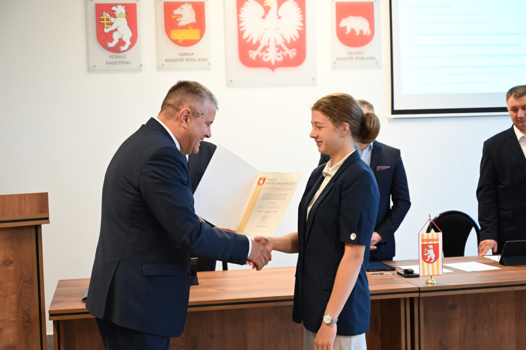 Przyznanie stypendiów uczniom z powiatu