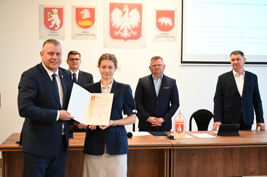 Przyznanie stypendiów uczniom z powiatu