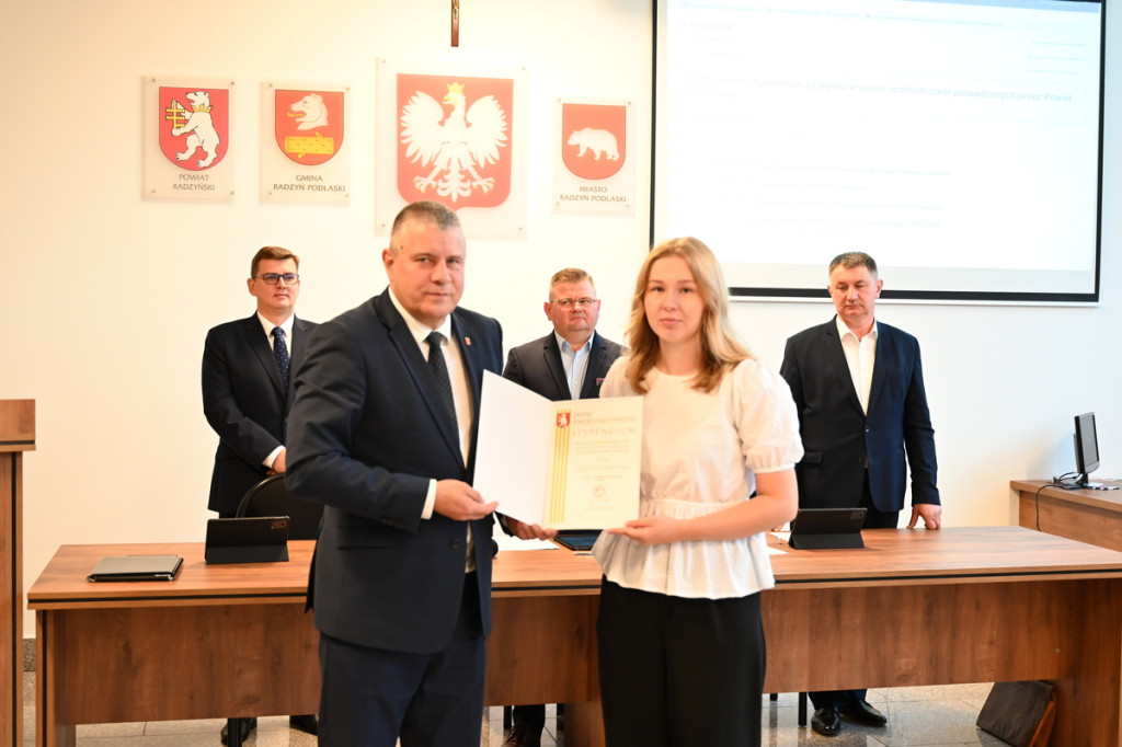 Przyznanie stypendiów uczniom z powiatu