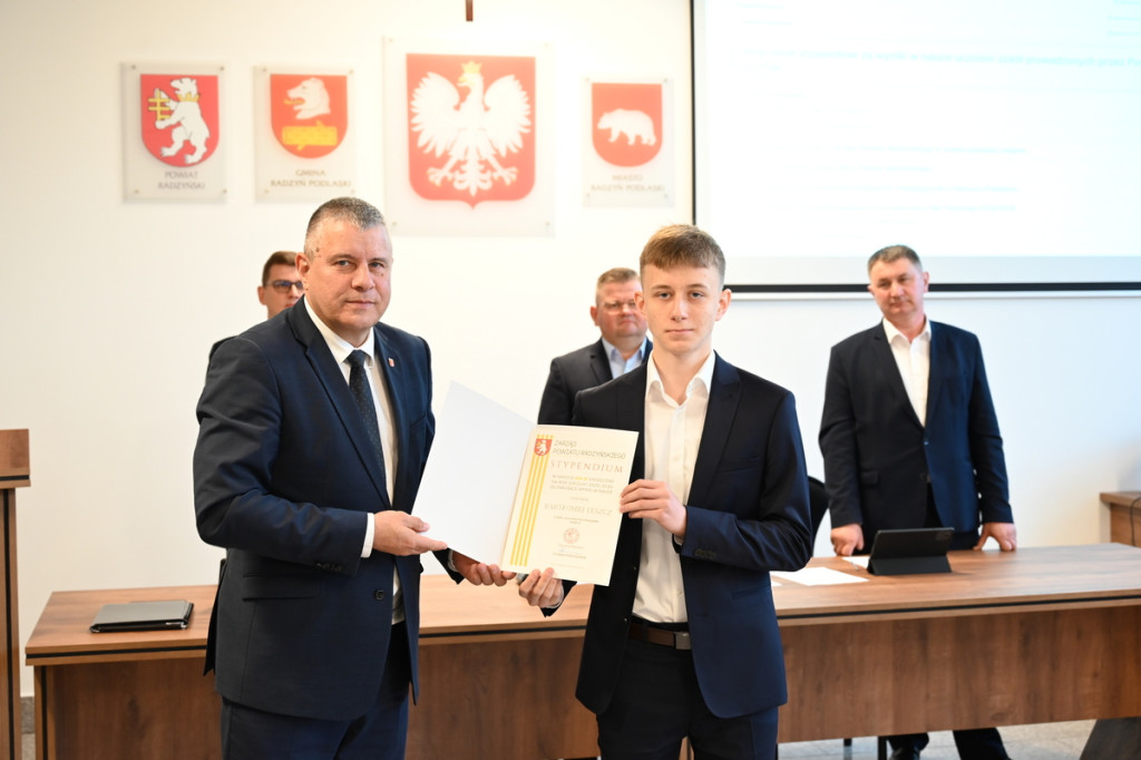 Przyznanie stypendiów uczniom z powiatu