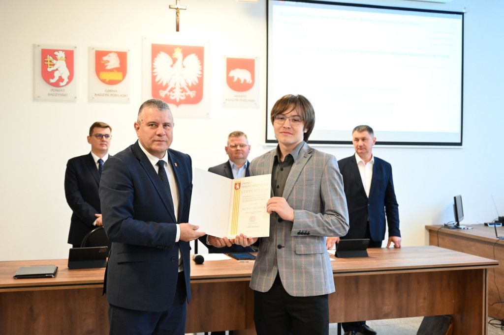 Przyznanie stypendiów uczniom z powiatu
