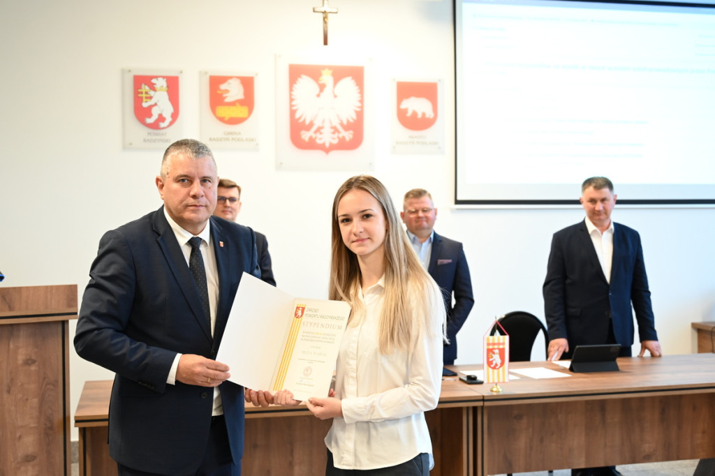 Przyznanie stypendiów uczniom z powiatu
