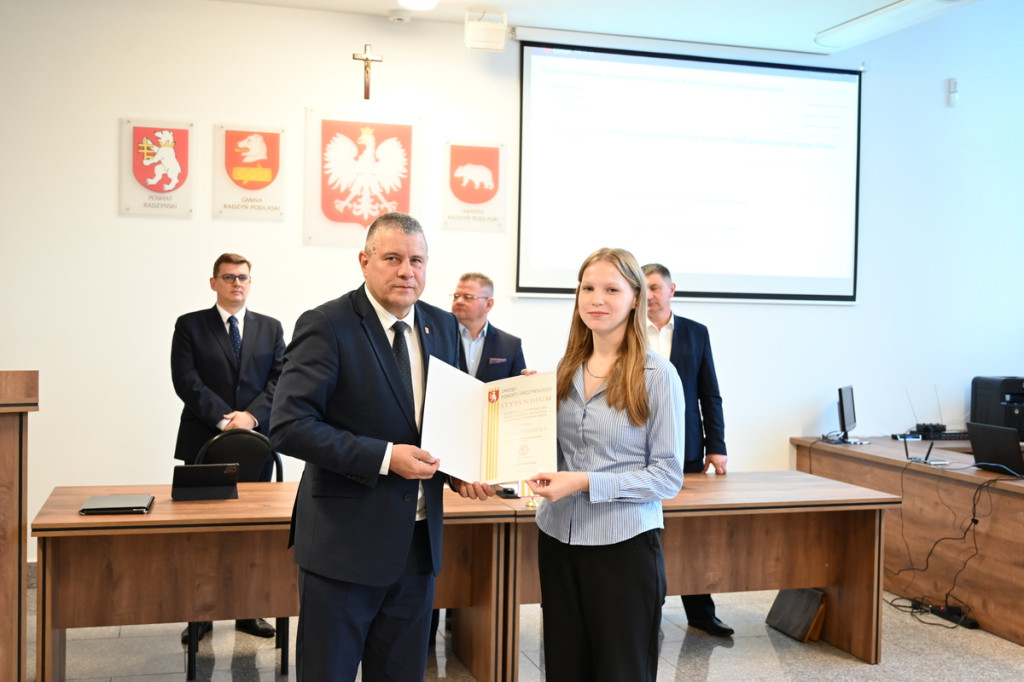 Przyznanie stypendiów uczniom z powiatu