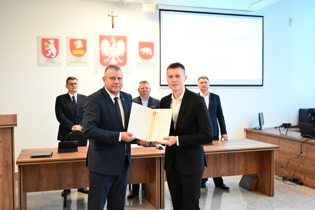 Przyznanie stypendiów uczniom z powiatu