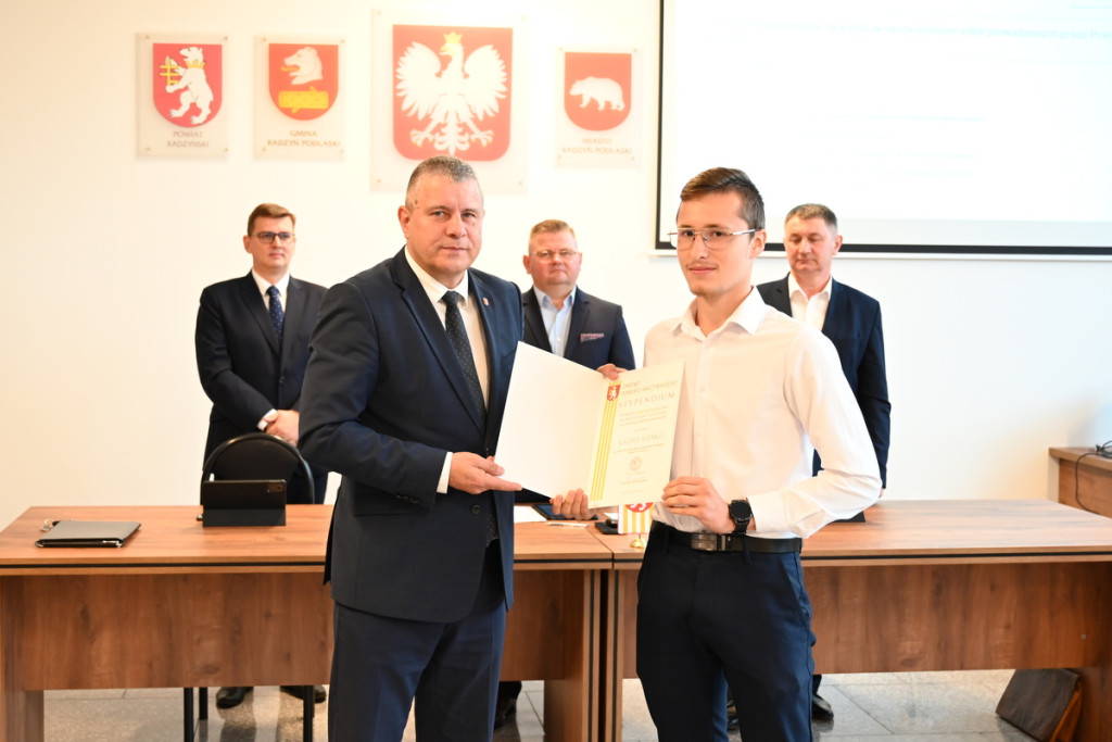 Przyznanie stypendiów uczniom z powiatu