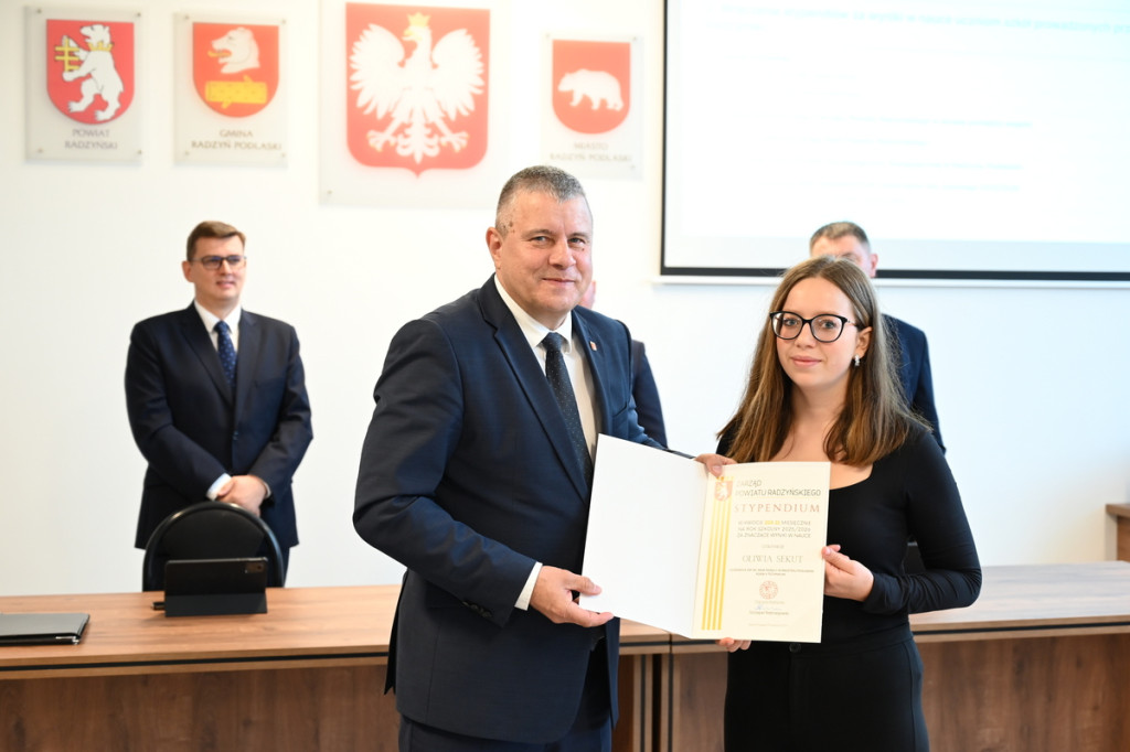 Przyznanie stypendiów uczniom z powiatu