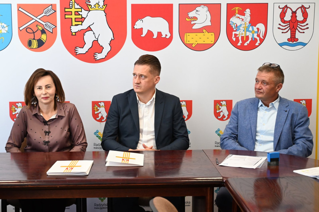 Podpisanie umowy na budowę drogi z Tchórzewa