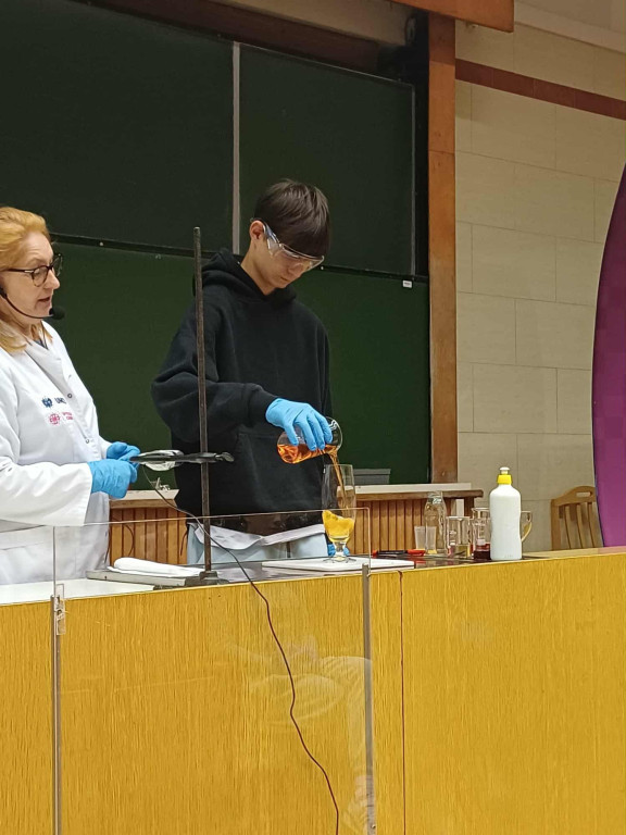 Uczniowie I LO na pokazach chemicznych na UMCS-ie