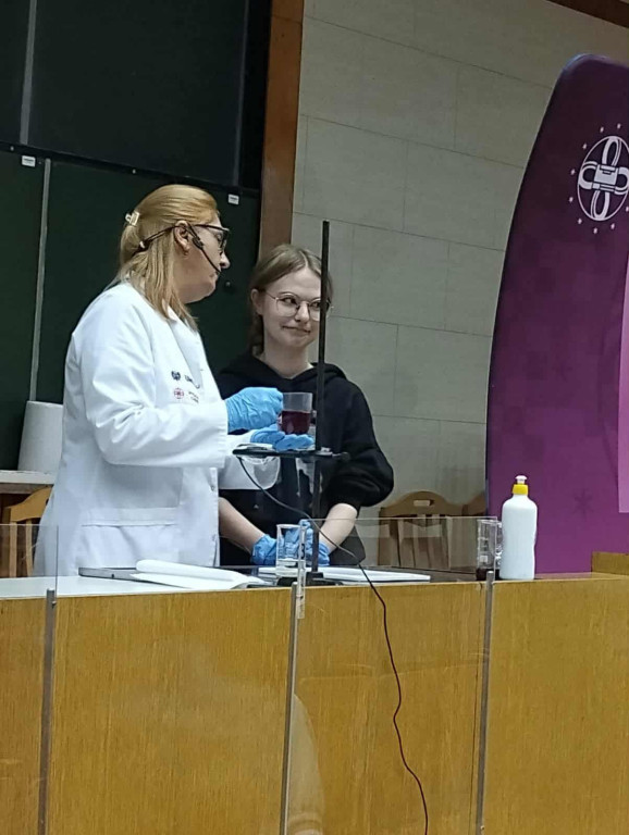 Uczniowie I LO na pokazach chemicznych na UMCS-ie