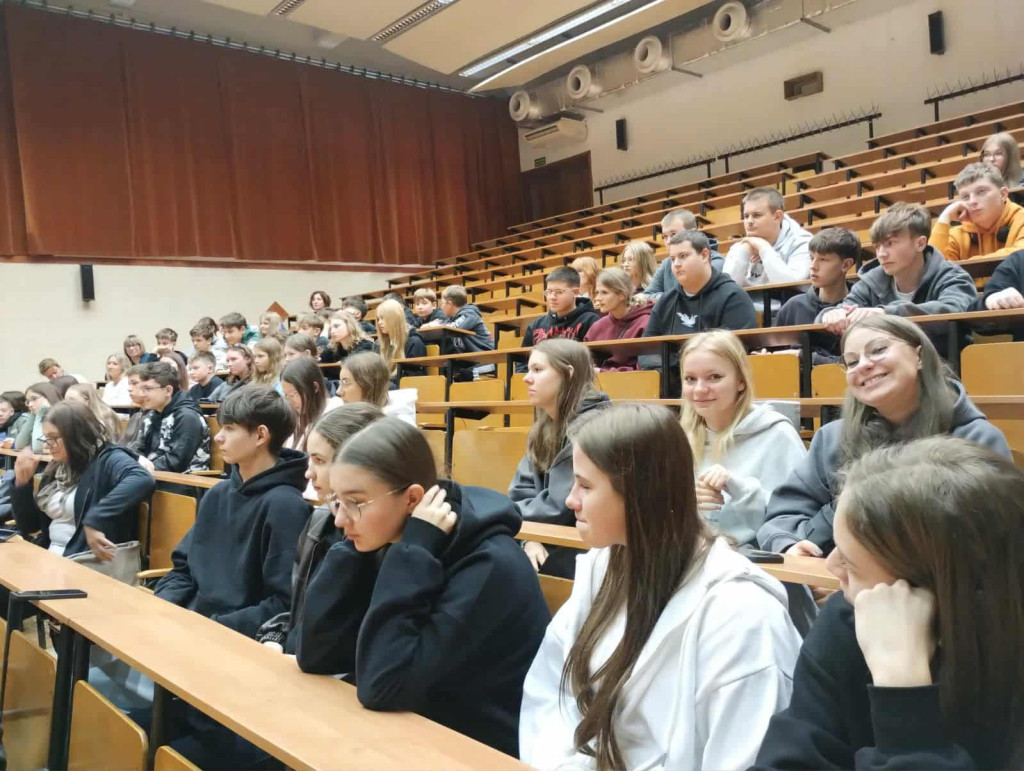 Uczniowie I LO na pokazach chemicznych na UMCS-ie