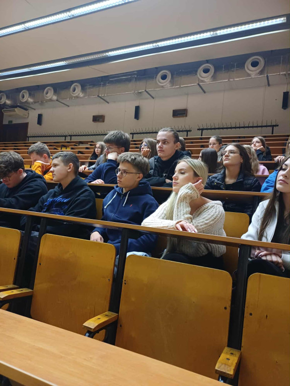 Uczniowie I LO na pokazach chemicznych na UMCS-ie