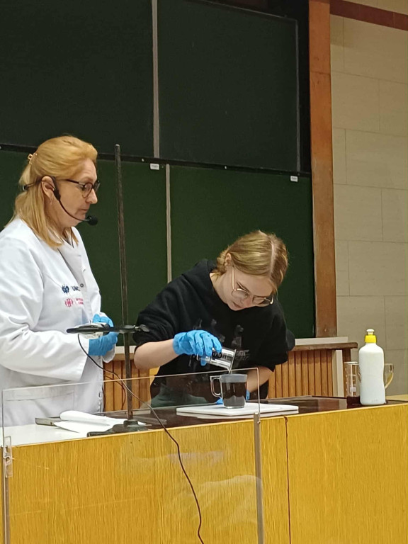 Uczniowie I LO na pokazach chemicznych na UMCS-ie