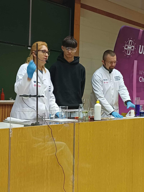 Uczniowie I LO na pokazach chemicznych na UMCS-ie