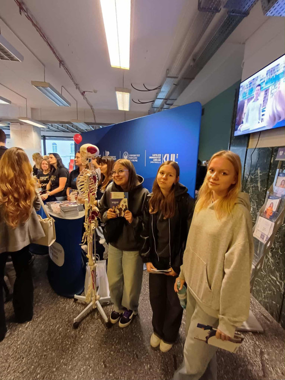 Uczniowie I LO na pokazach chemicznych na UMCS-ie