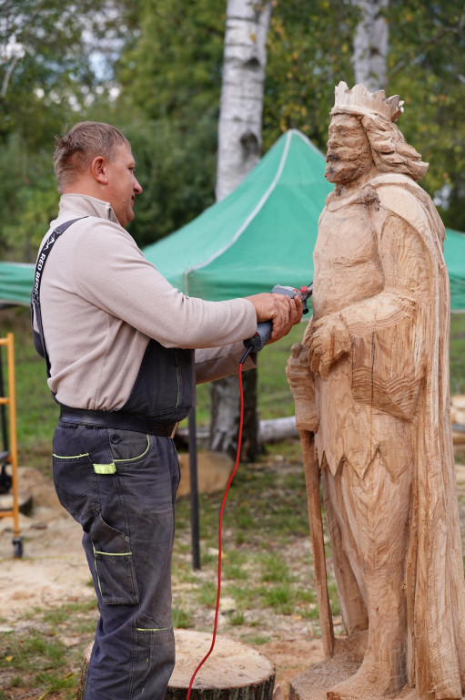 Plener rzeźbiarski w Komarówce Podlaskiej