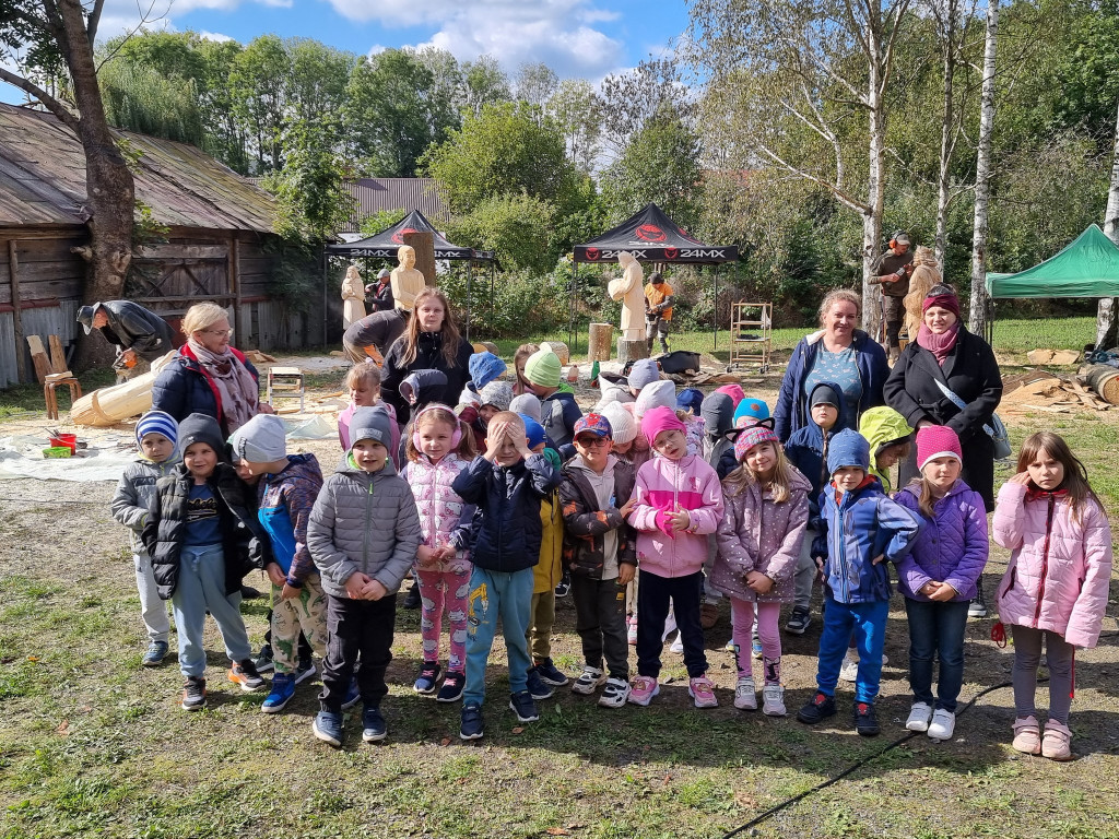 Plener rzeźbiarski w Komarówce Podlaskiej