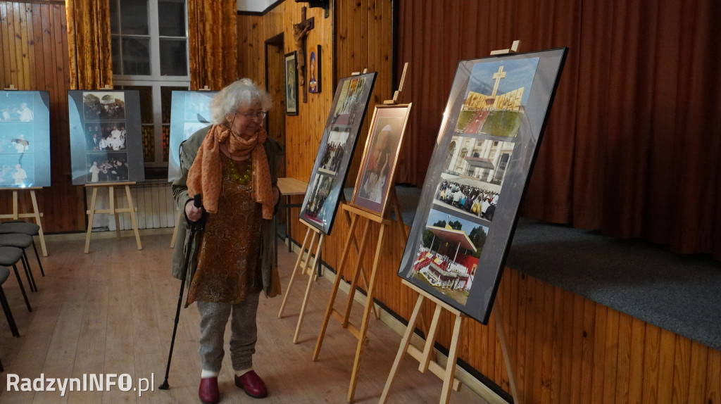 Wystawa fotografii radzynian z Janem Pawłem II