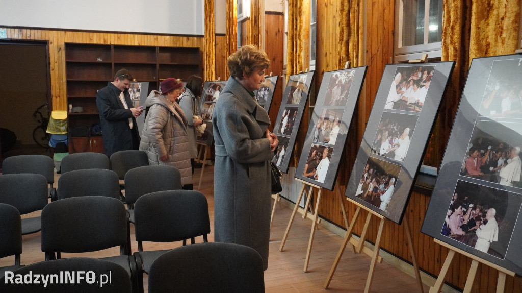 Wystawa fotografii radzynian z Janem Pawłem II