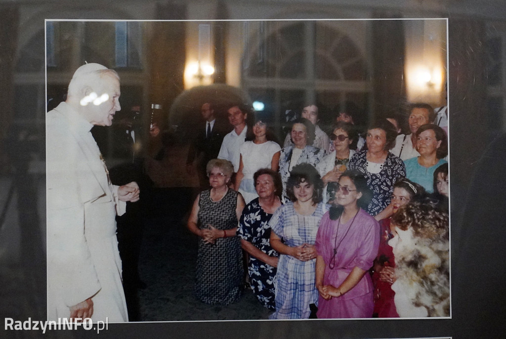Wystawa fotografii radzynian z Janem Pawłem II