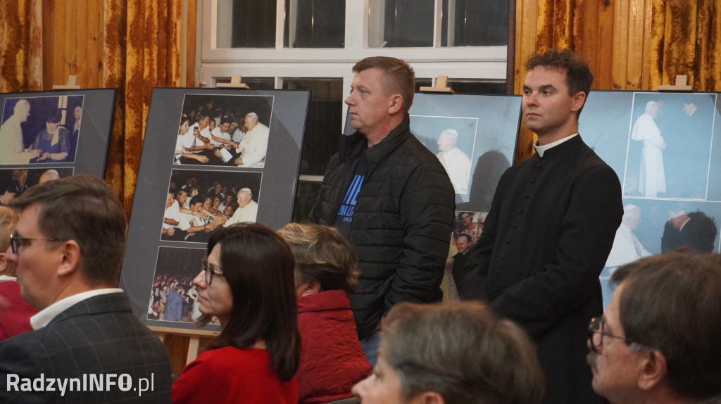 Wystawa fotografii radzynian z Janem Pawłem II