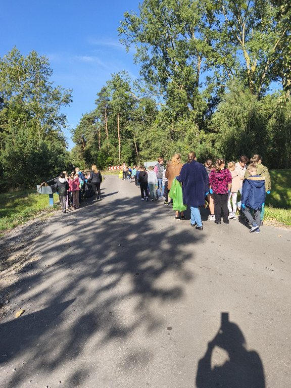 Akcja >>Sprzątanie Świata<< w Komarówce i Walinnie
