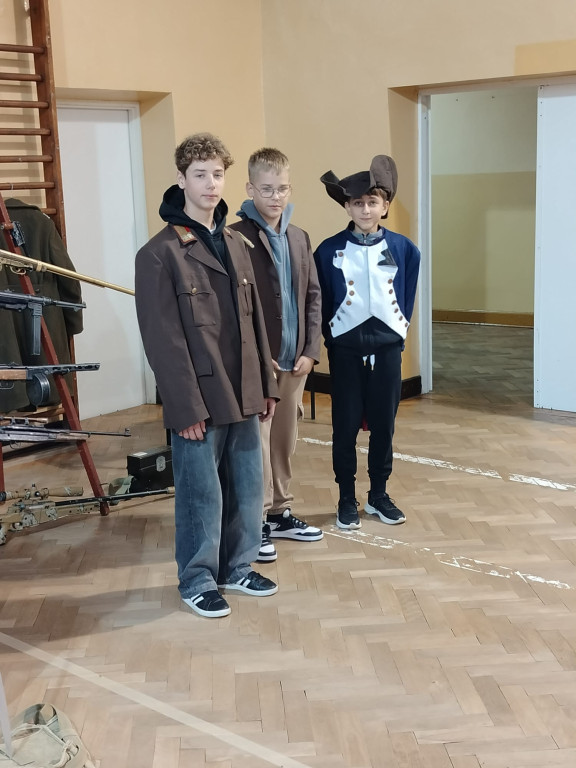 Pokaz historyczny w SP w Komarówce Podlaskiej