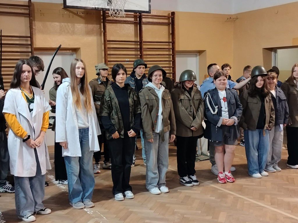 Pokaz historyczny w SP w Komarówce Podlaskiej