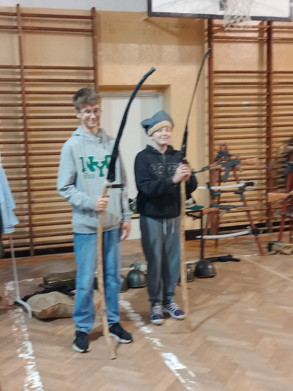 Pokaz historyczny w SP w Komarówce Podlaskiej