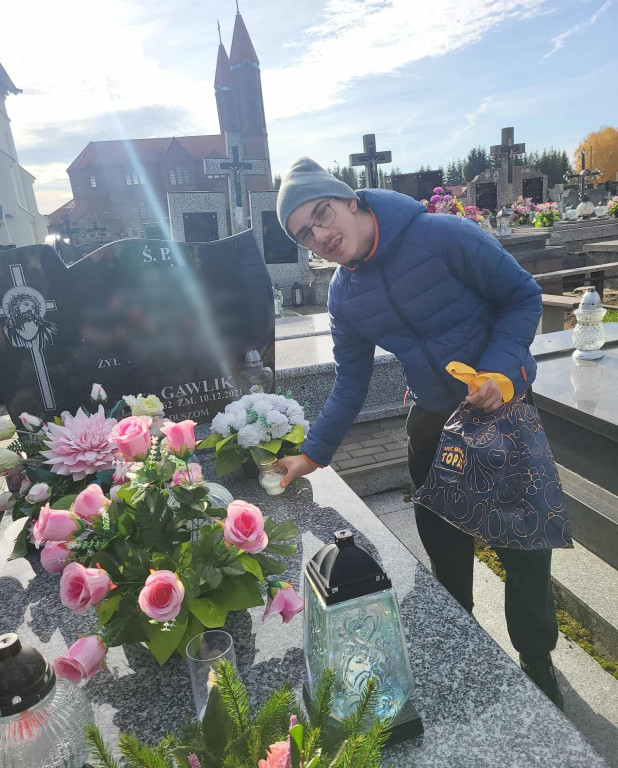 Wizyta uczniów SOSW na cmentarzu