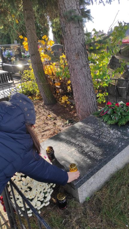 Wizyta uczniów SOSW na cmentarzu