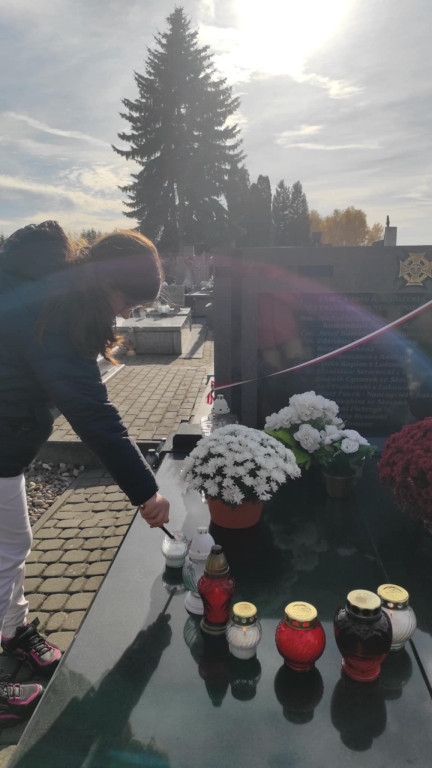 Wizyta uczniów SOSW na cmentarzu