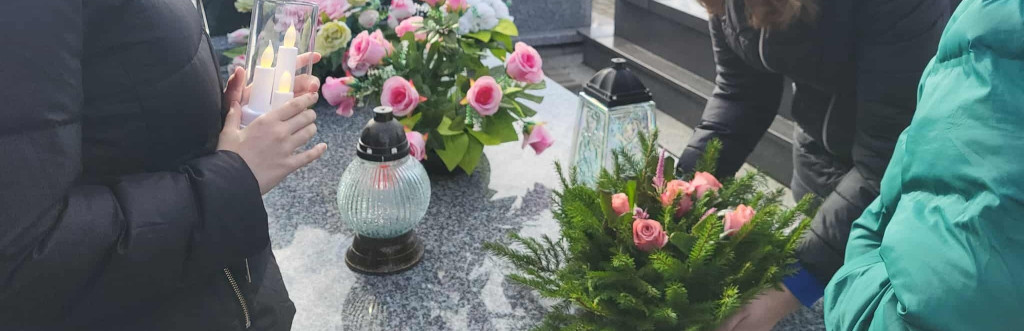 Wizyta uczniów SOSW na cmentarzu