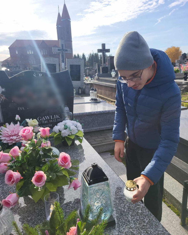 Wizyta uczniów SOSW na cmentarzu