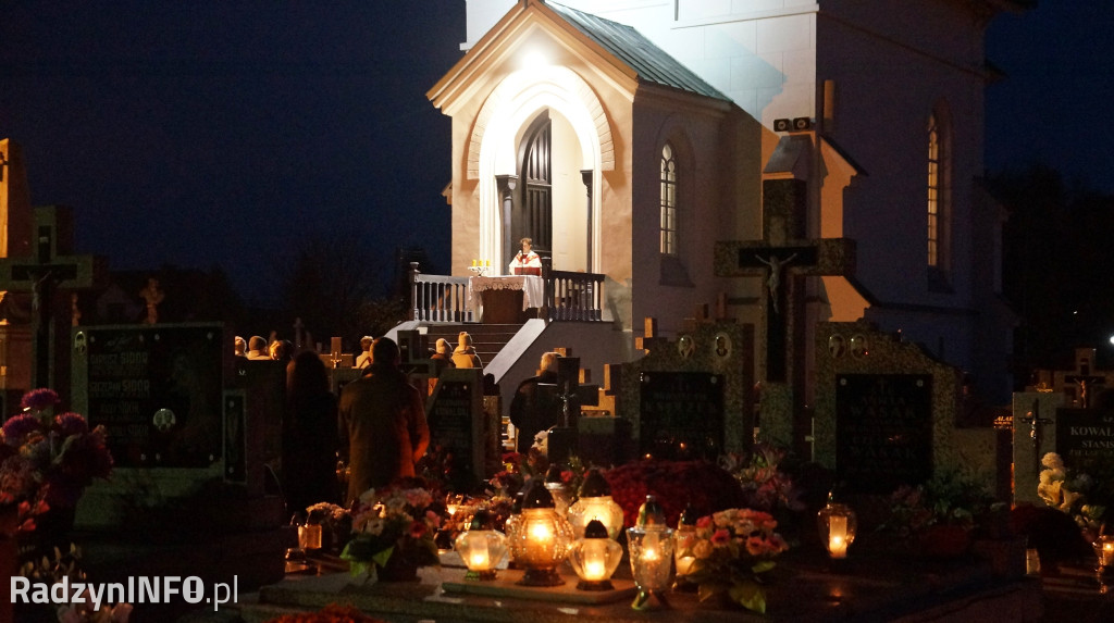 Cmentarz parafialny 1 XI wieczorem