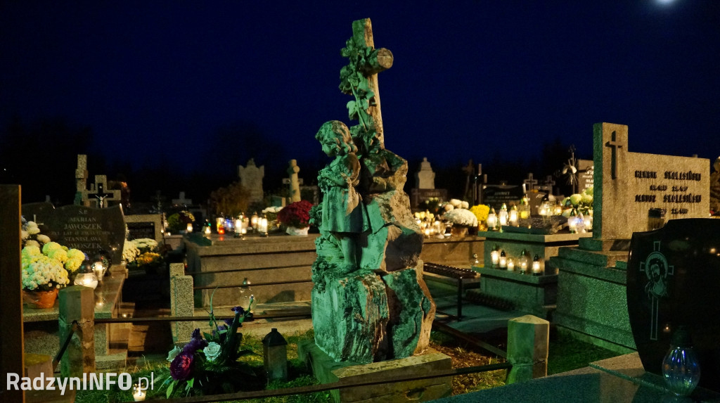 Cmentarz parafialny 1 XI wieczorem