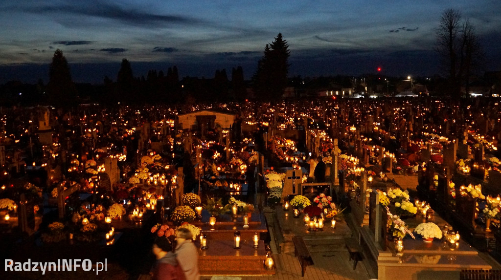 Cmentarz parafialny 1 XI wieczorem