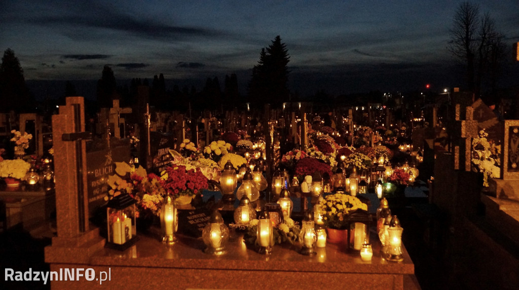 Cmentarz parafialny 1 XI wieczorem