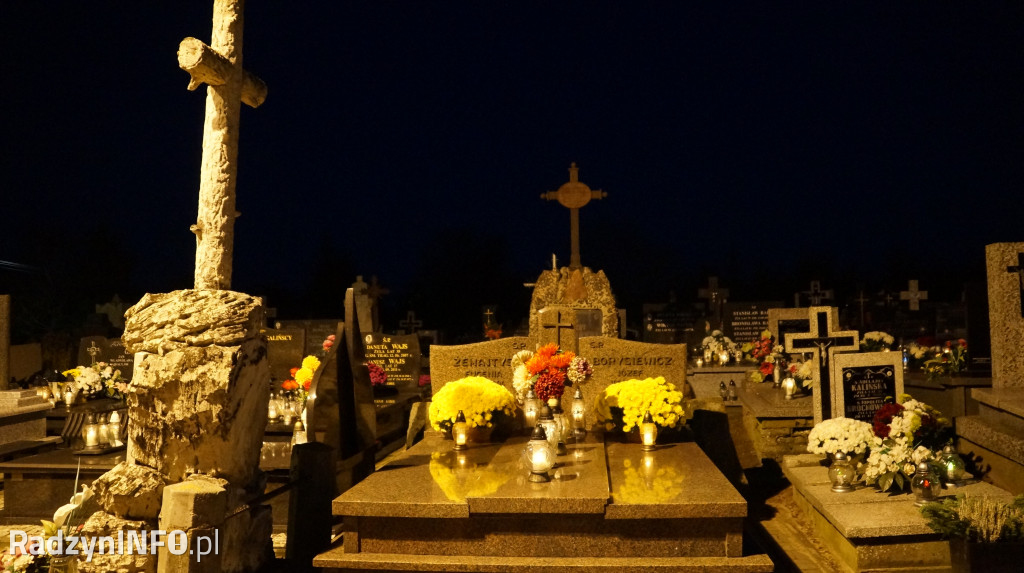 Cmentarz parafialny 1 XI wieczorem