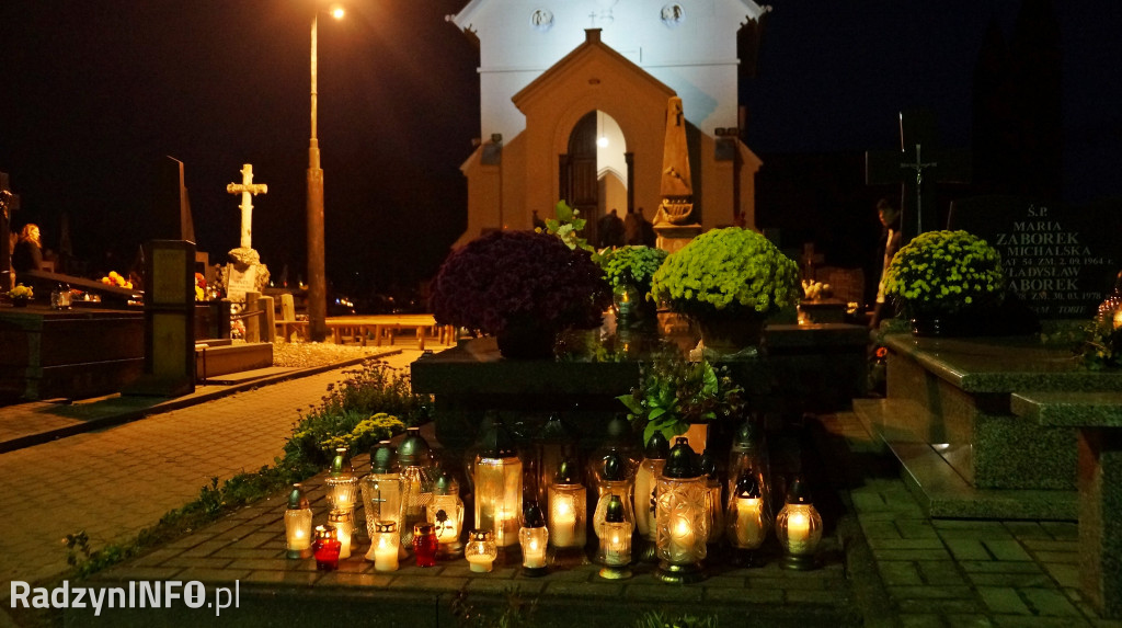 Cmentarz parafialny 1 XI wieczorem