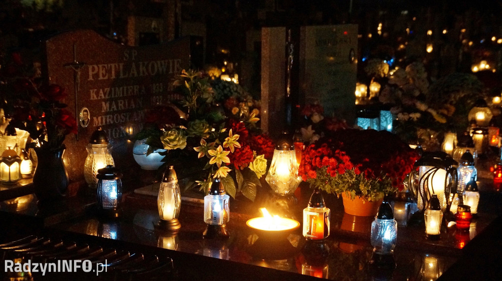 Cmentarz parafialny 1 XI wieczorem