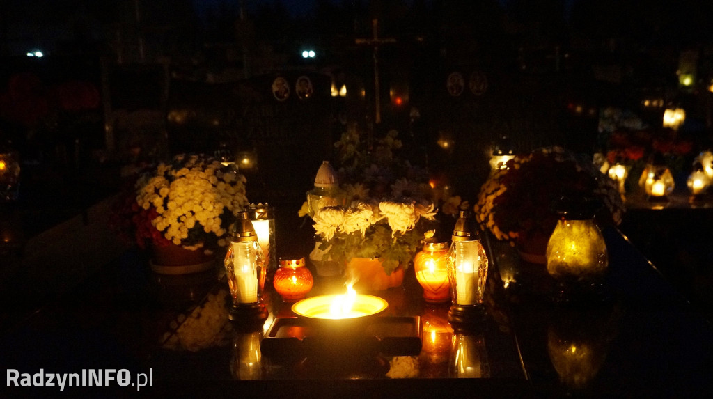 Cmentarz parafialny 1 XI wieczorem