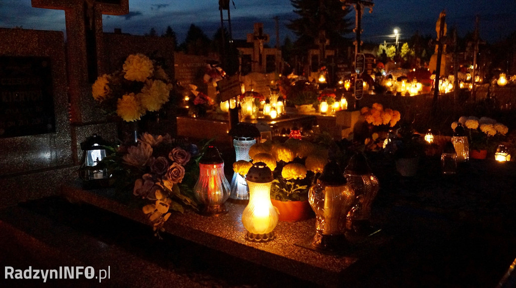 Cmentarz parafialny 1 XI wieczorem