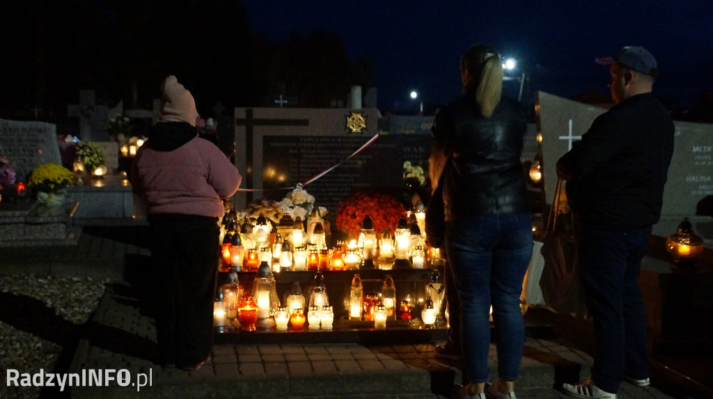 Cmentarz parafialny 1 XI wieczorem