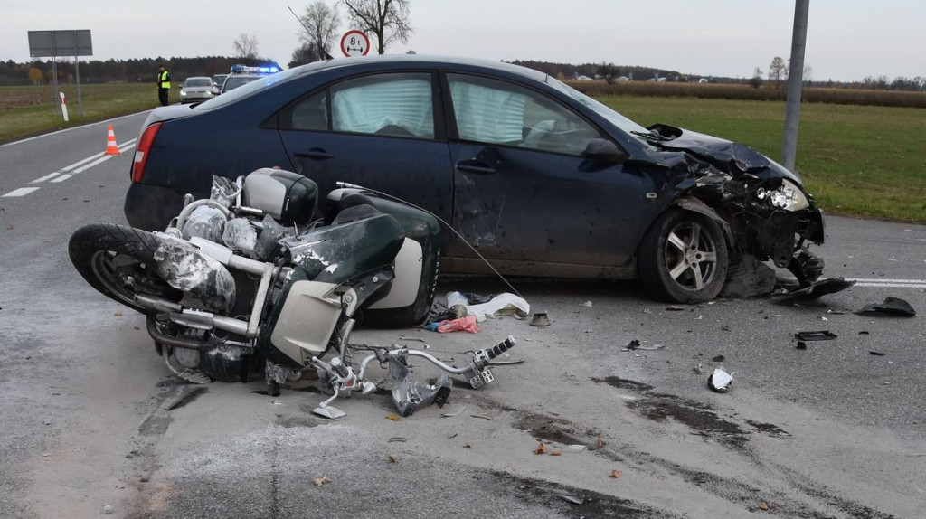 Wypadek na drodze krajowej w Bezwoli