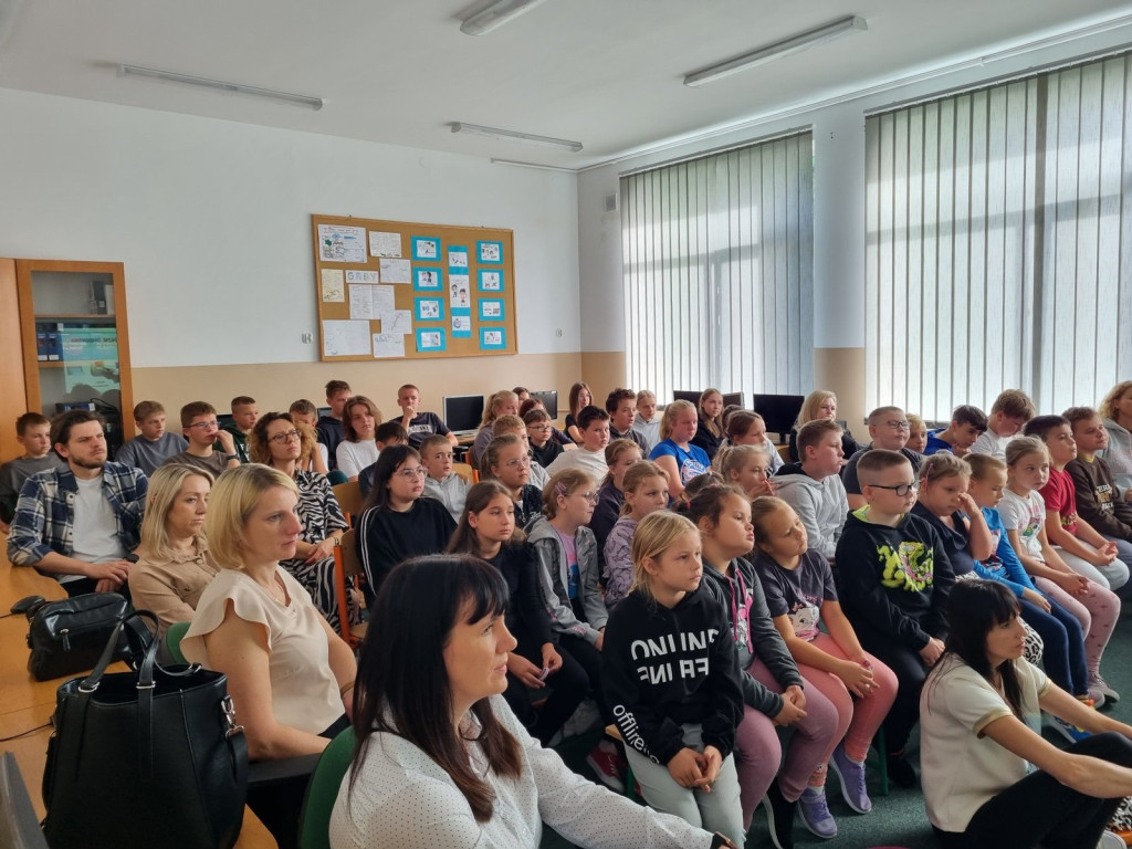 Seria spotkań edukacyjnych w szkołach